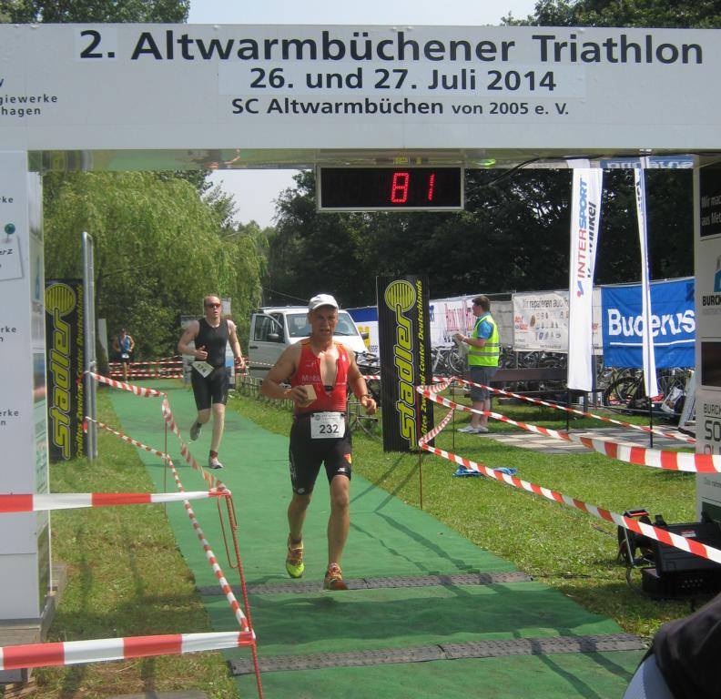 Andreas Schmolke beim Triathlon in Altwarmbüchen